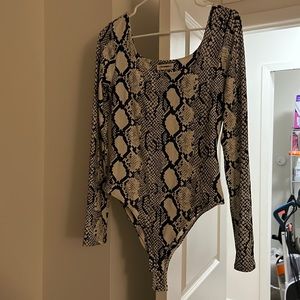 EE:SOME snakeskin pattern body suit